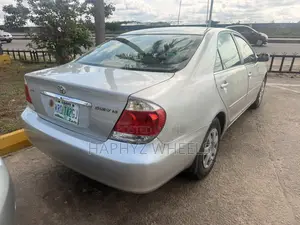 Toyota Camry LE 4dr Sedan (2.4L 4cyl 5A) 2005 Silver