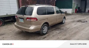 Toyota Sienna 2002 Gold