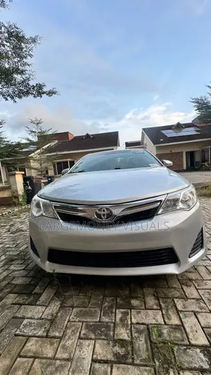 Toyota Camry LE 4dr Sedan (2.5L 4cyl 6A) 2013 Silver