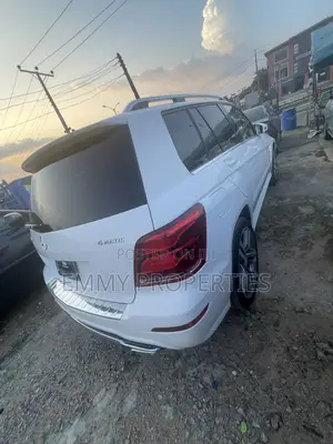 Mercedes-Benz GLK-Class Base GLK 350 4dr AWD 4MATIC (3.5L 6cyl 7A) 2015