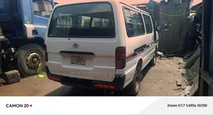 Toyota HiAce 2003 White