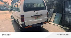 Toyota HiAce 2003 White