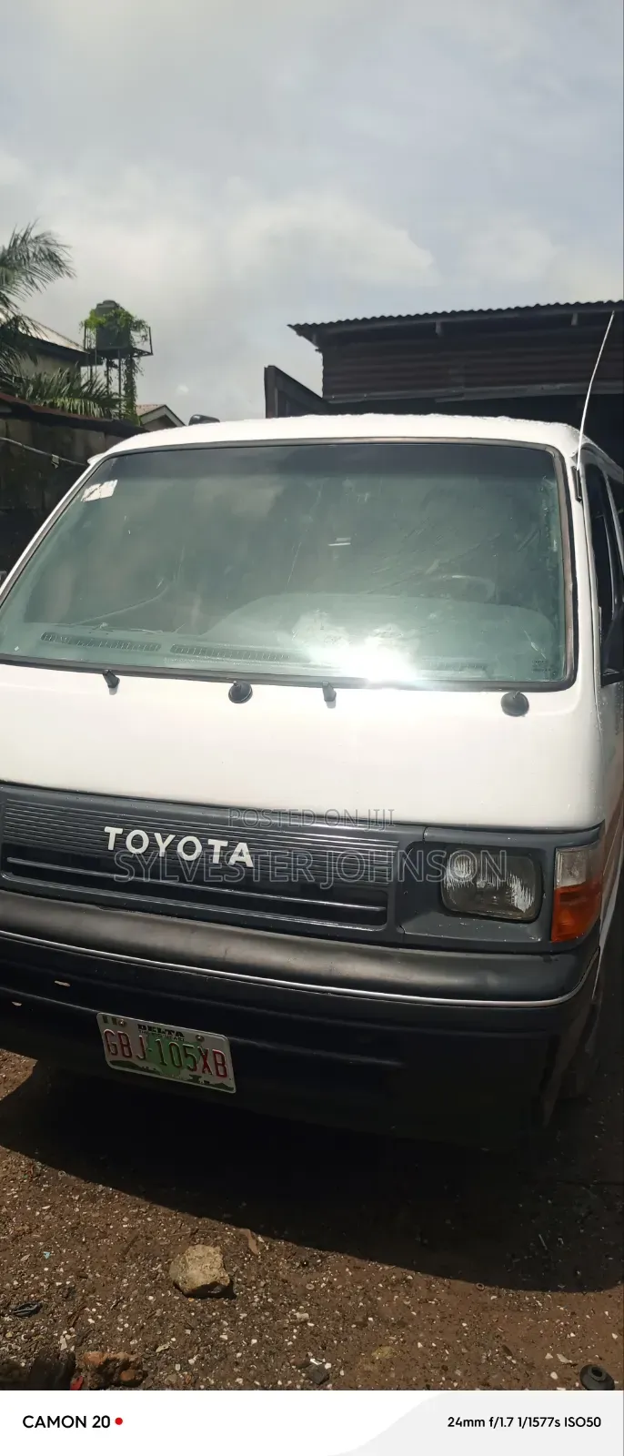 Toyota HiAce 2003 White