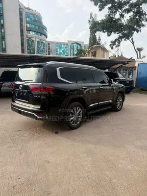 Toyota Land Cruiser LC300 2024 Black