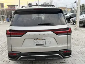 Lexus LX 600 2024 Gold