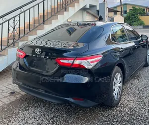 Toyota Camry SE (2.5L 4cyl 8A) 2019 Blue