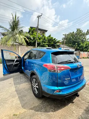 Toyota RAV4 2016 Blue
