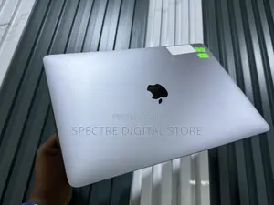 Laptop Apple MacBook Pro 2020 16GB Intel Core i7 SSD 512GB
