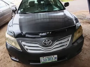 Toyota Camry XLE 4dr Sedan (2.5L 4cyl 6AM) 2010 Gray