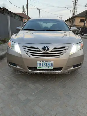 Toyota Camry LE 4dr Sedan (2.4L 4cyl 5A) 2009 Gold