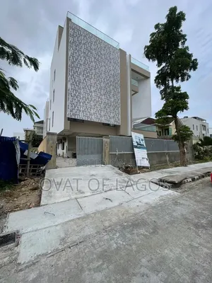5bdrm Duplex in Banana Island for sale