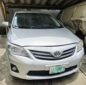 Toyota Corolla 2012 Silver