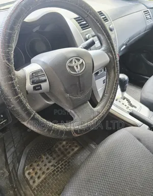 Toyota Corolla 2012 Silver