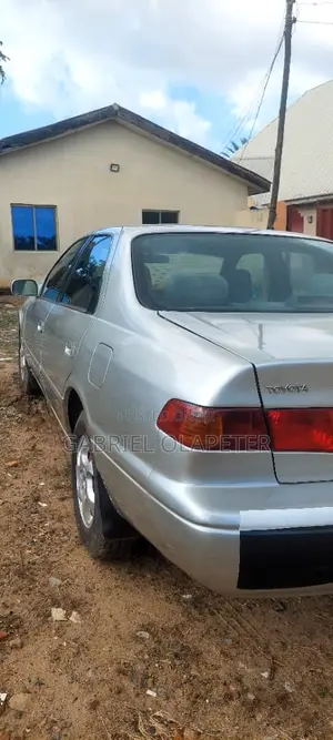 Toyota Camry LE 4dr Sedan (2.2L 4cyl 4A) 2001 Silver