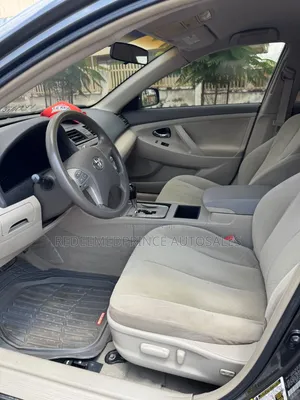 Toyota Camry LE 4dr Sedan (2.4L 4cyl 5A) 2009 Gray