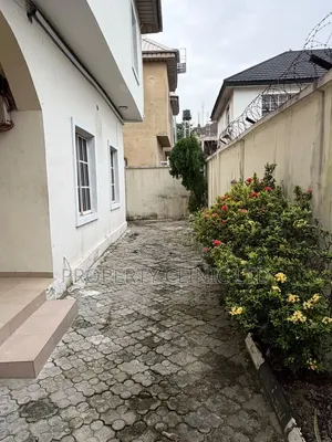 4bdrm House in Lekki Phase 1 for rent