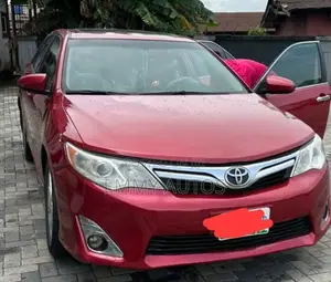 Toyota Camry XLE 4dr Sedan (3.5L 6cyl 6A) 2014 Red
