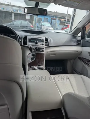 Toyota Venza LE 2009 Silver
