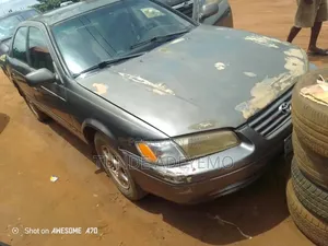 Toyota Camry 2000 Silver