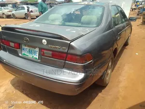 Toyota Camry 2000 Silver