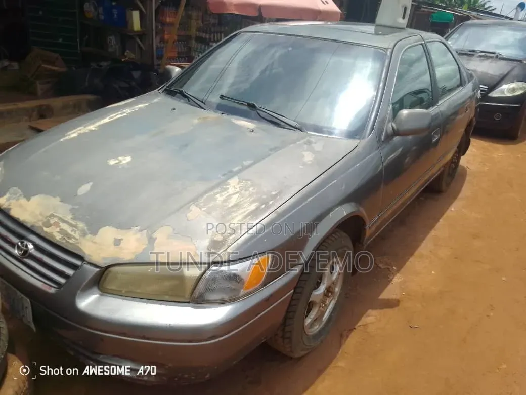Toyota Camry 2000 Silver