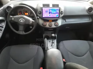 Toyota RAV4 2010 Silver