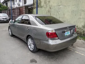 Toyota Camry 2005 Gray
