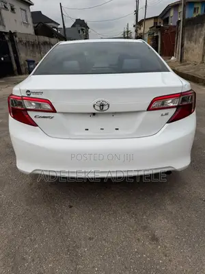 Toyota Camry LE 4dr Sedan (2.5L 4cyl 6A) 2013 White