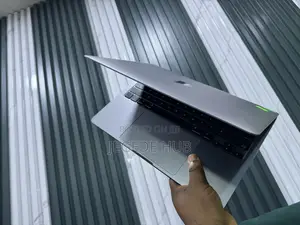 Laptop Apple MacBook Pro 2020 32GB Intel Core i7 SSD 1T