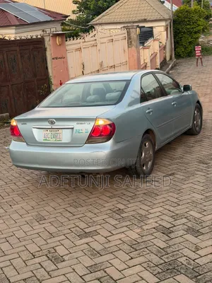Toyota Camry LE 4dr Sedan (2.4L 4cyl 5A) 2005 Blue