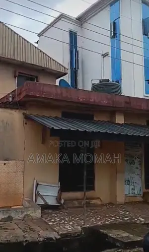 3bdrm Block of Flats in Housing Estates, Onitsha for sale