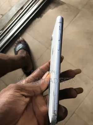 Apple iPhone XR 64 GB White