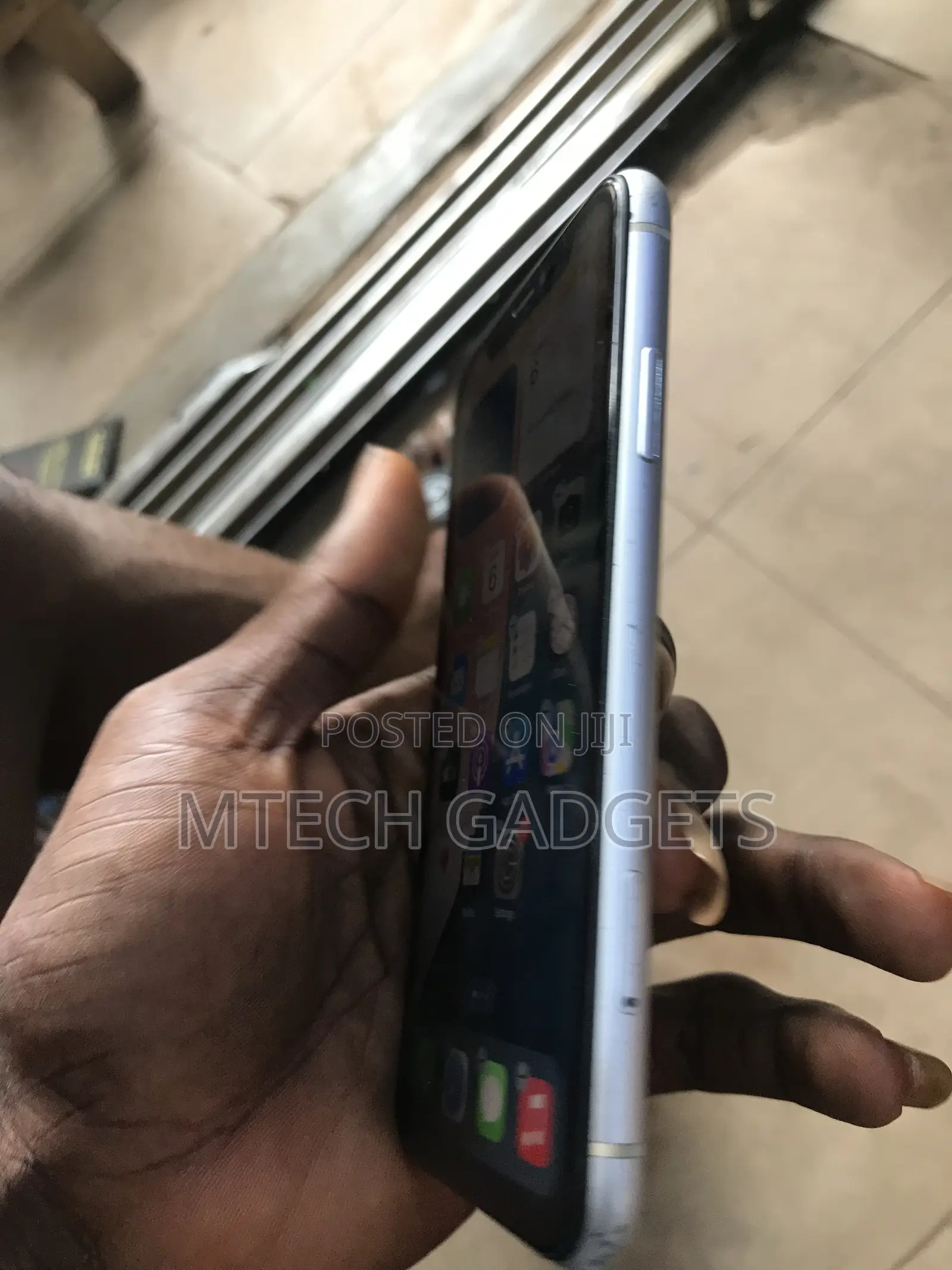 Apple iPhone XR 64 GB White