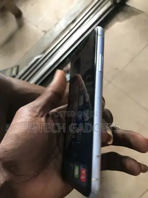 Apple iPhone XR 64 GB White