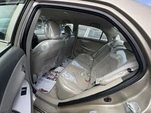 Toyota Corolla 2010 Gold