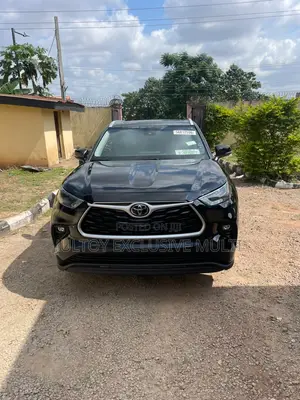 Toyota Highlander XLE 2022 Black