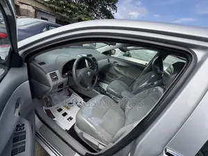 Toyota Corolla 2010 Silver