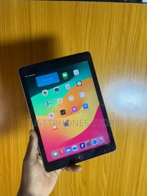 Apple iPad 9.7 128 GB Silver
