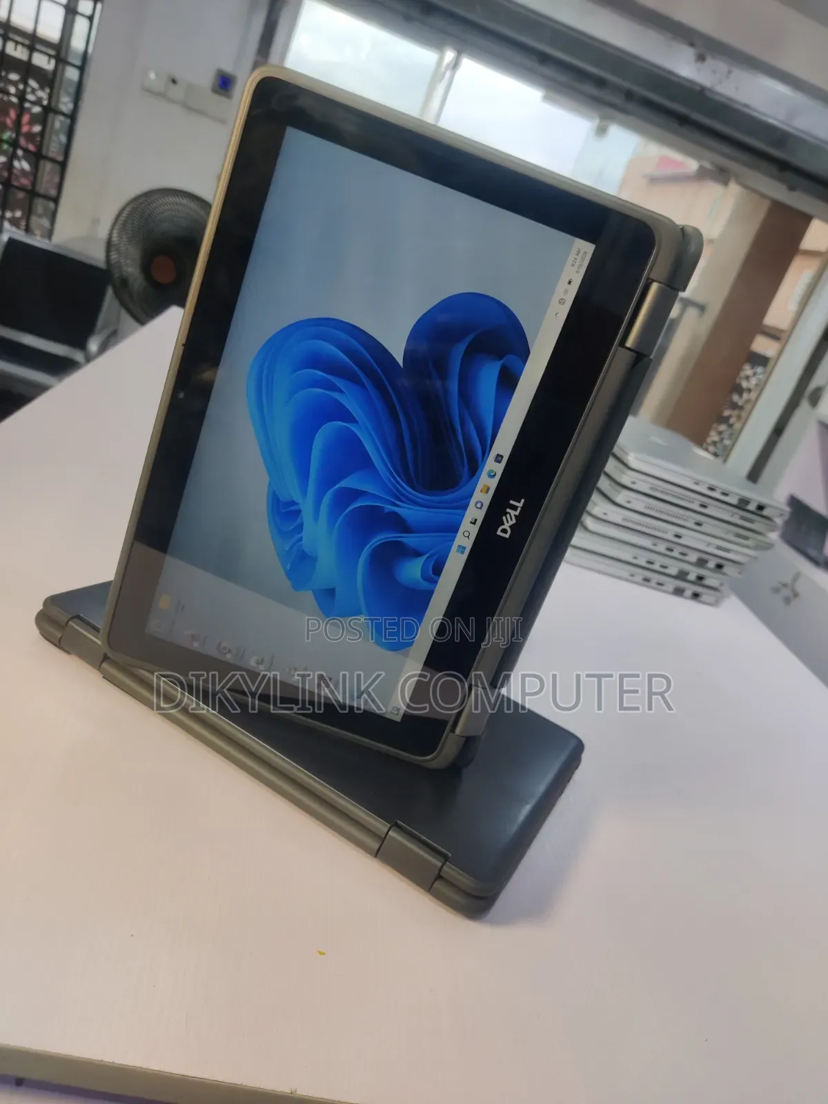 Laptop Dell Latitude 3190 2-in-1 8GB Intel Pentium SSD 128GB