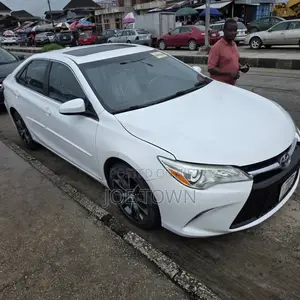 Toyota Camry XLE 4dr Sedan (2.5L 4cyl 6A) 2016 White