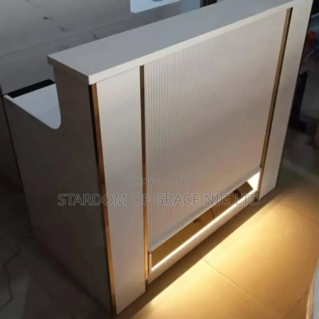 1.4m Welcome Desk