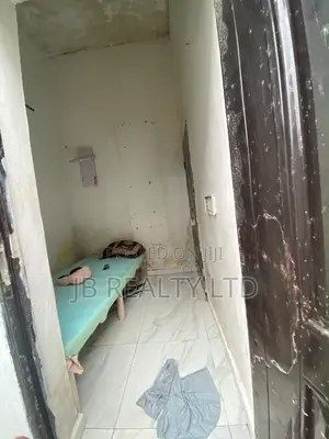 1bdrm Shared Apartment in Orchid Road Royal, Lekki for rent