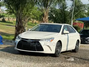 Toyota Camry SE w/Special Edition Pkg (2.5L 4cyl 6A) 2016 White