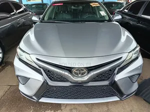 Toyota Camry 2018 Silver