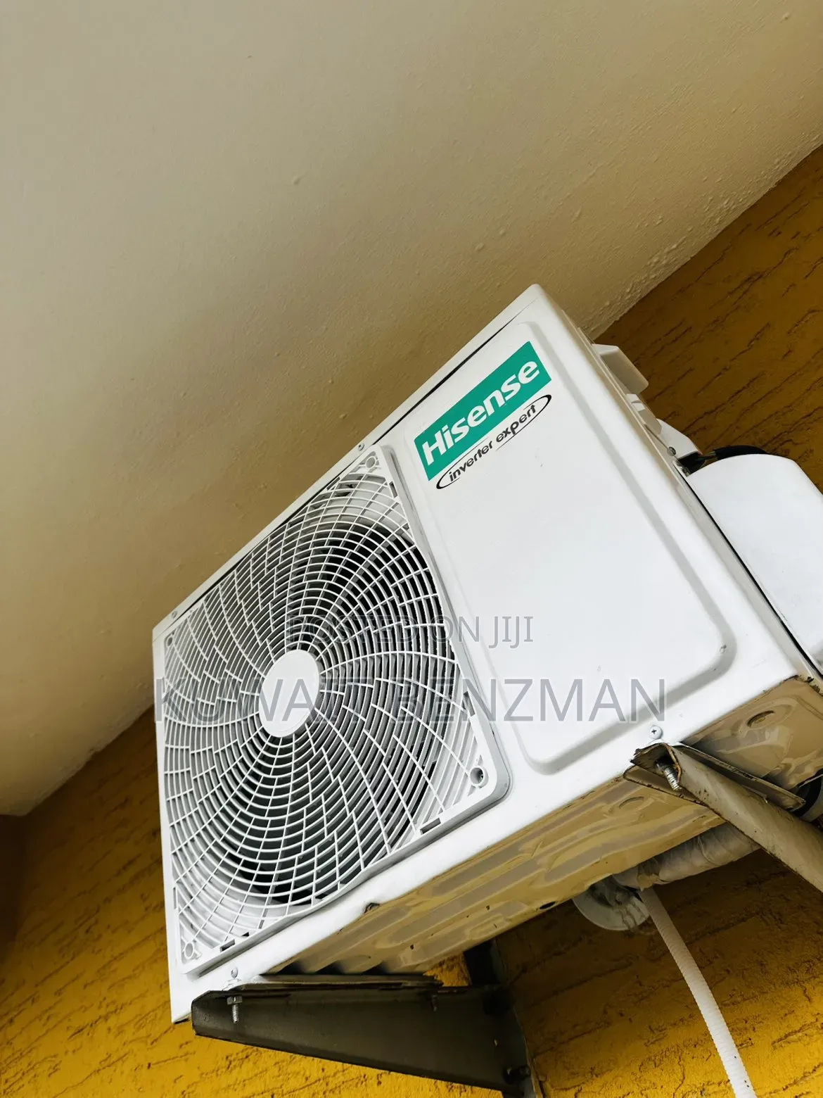 1.5hp Hisense Inverter AC With Free AC Kits