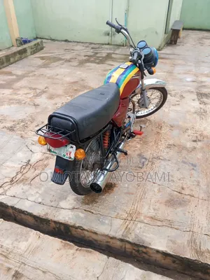 Bajaj Boxer 100 2024 Red