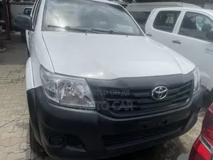 Toyota Hilux 2010 White