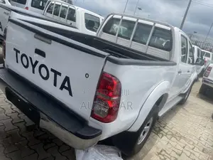 Toyota Hilux 2010 White