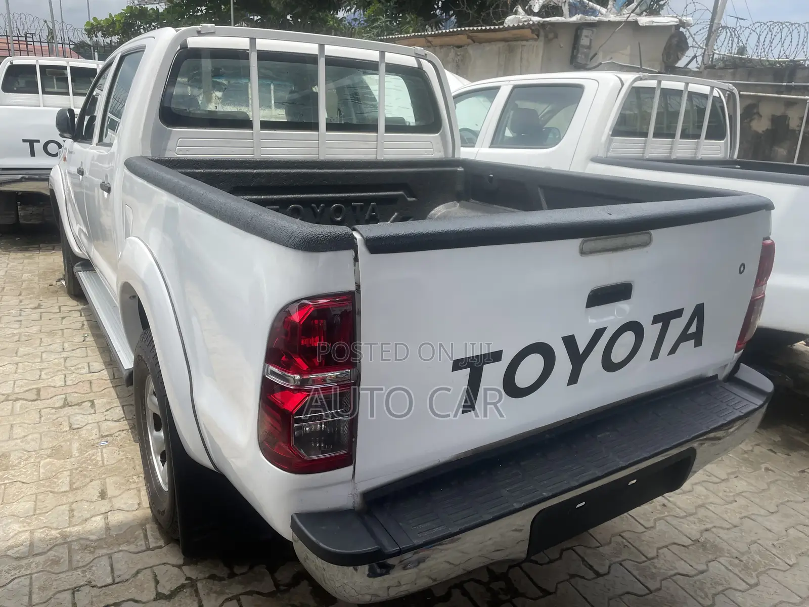 Toyota Hilux 2010 White