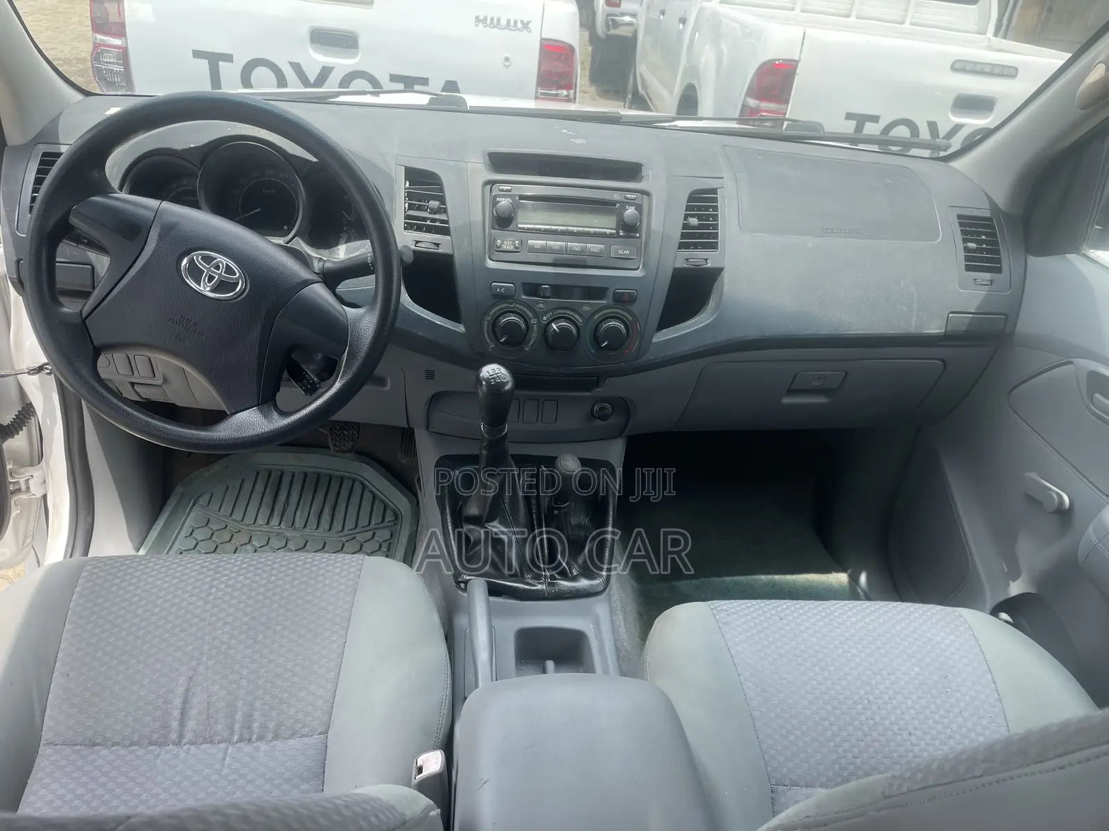 Toyota Hilux 2010 White